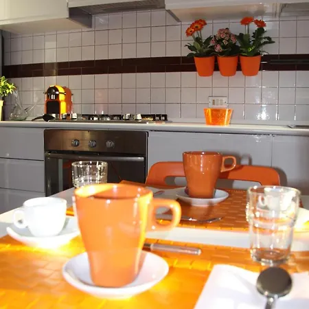 Lotus Couette-café Milan
